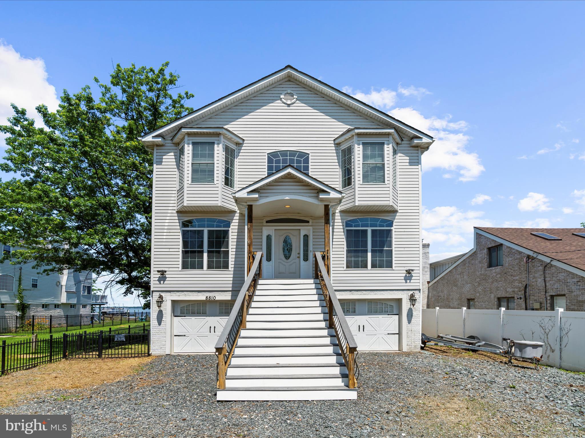 8810 HINTON
