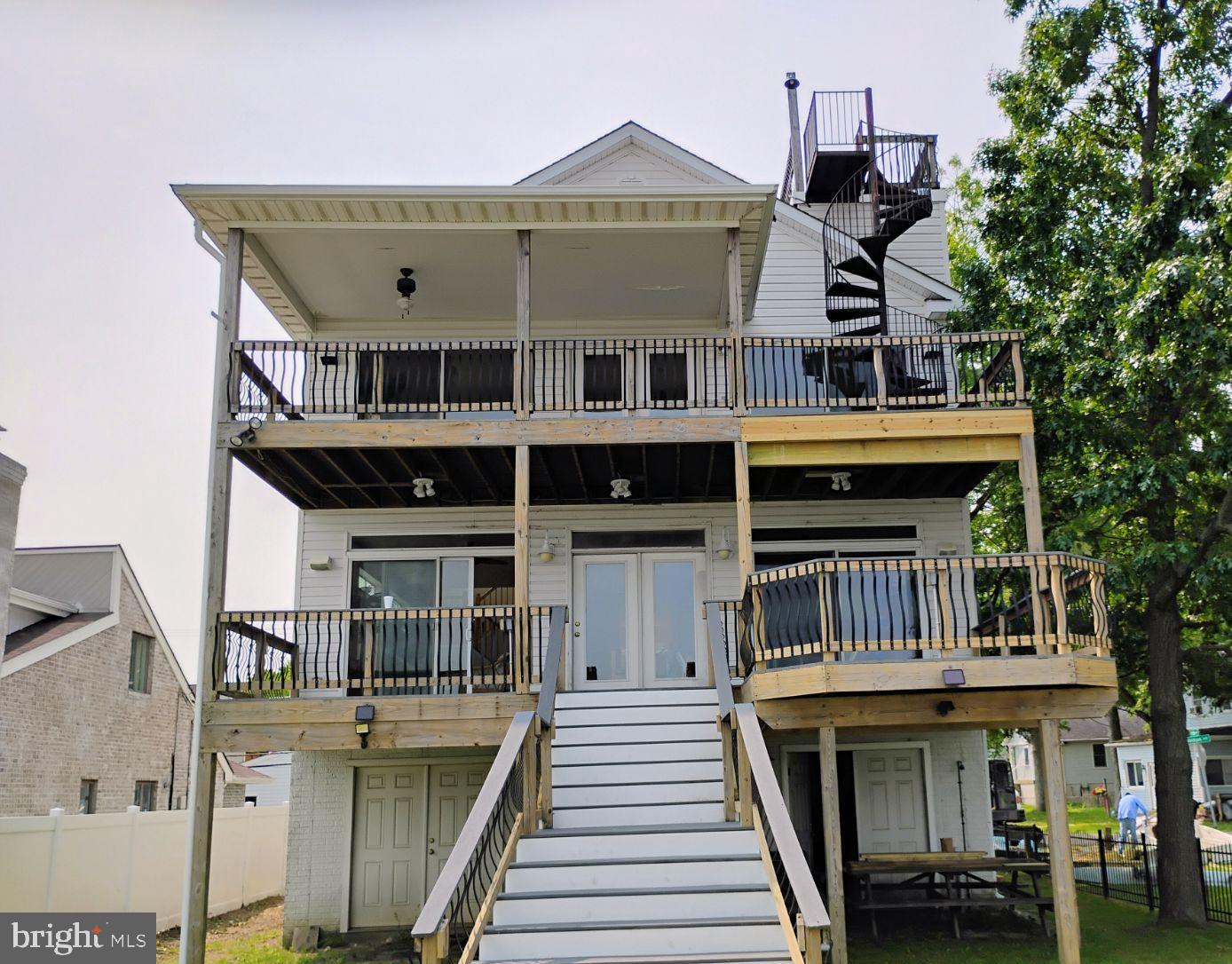 8810 HINTON
