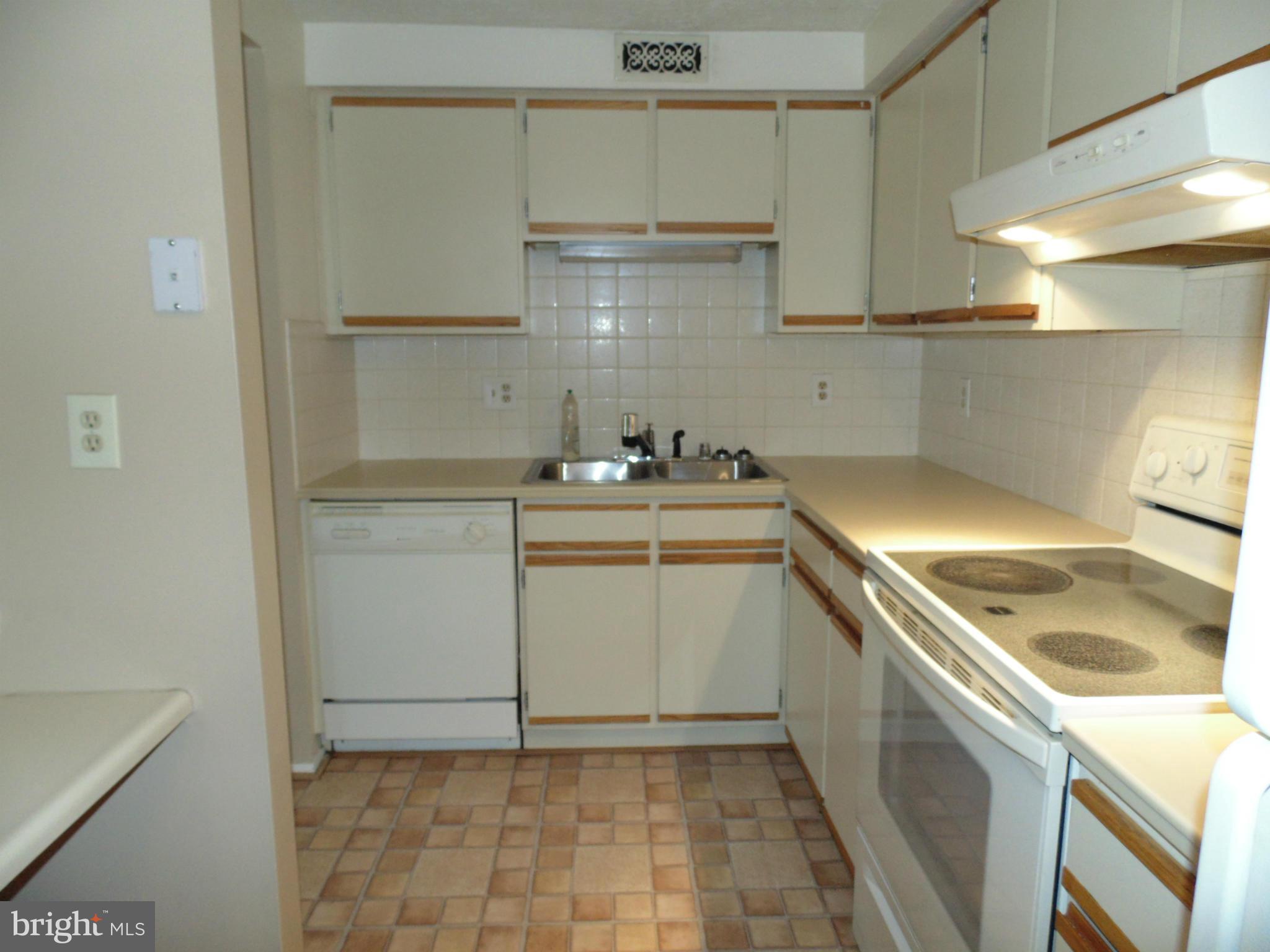 CHESTERFIELD GARDEN CONDOMINIUM - Residential Lease