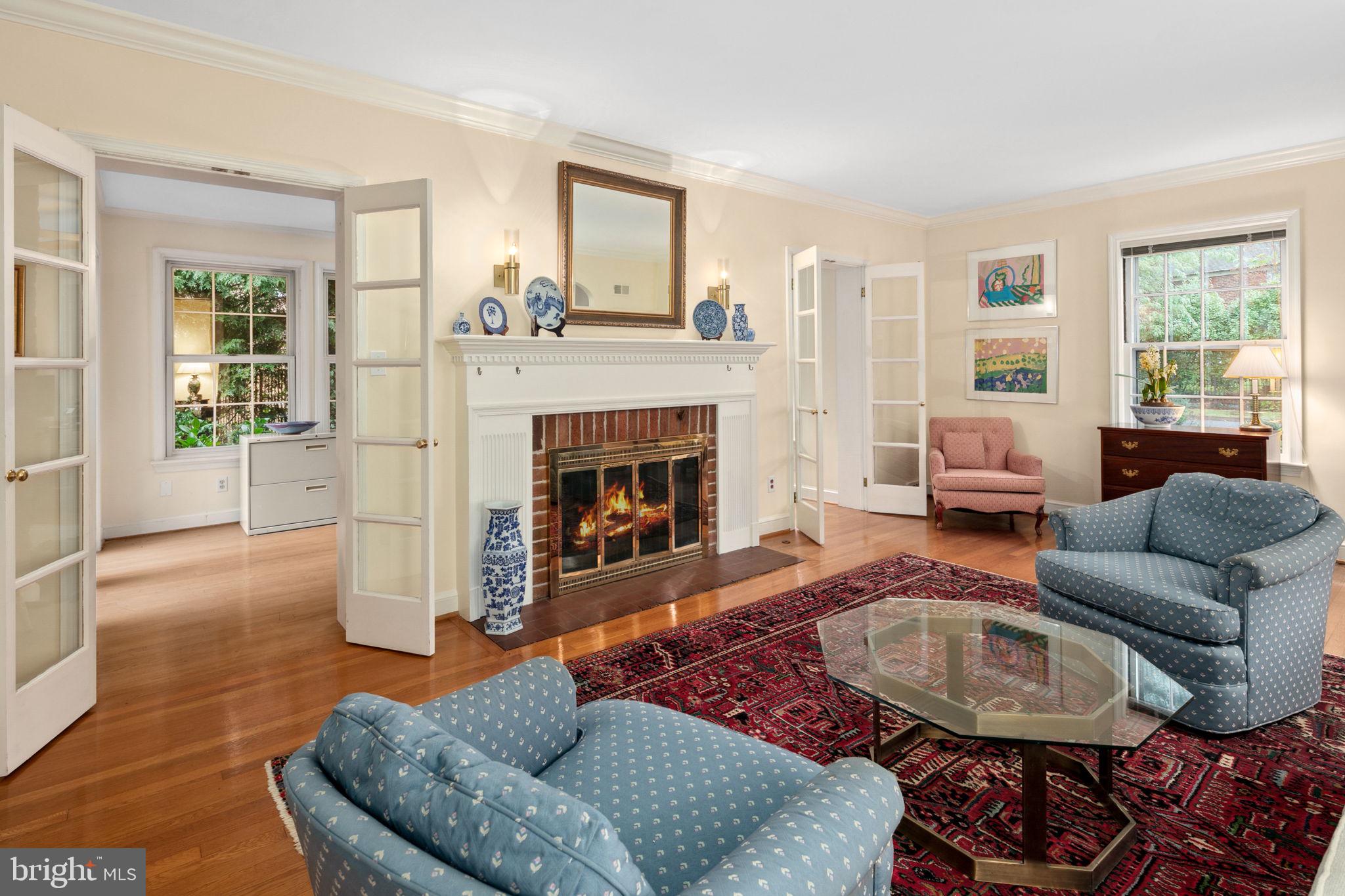 LYON VILLAGE - Residential