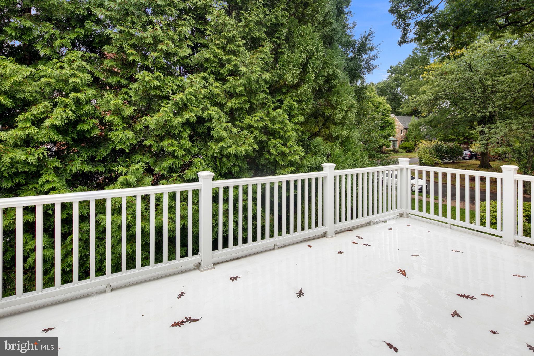 LYON VILLAGE - Residential