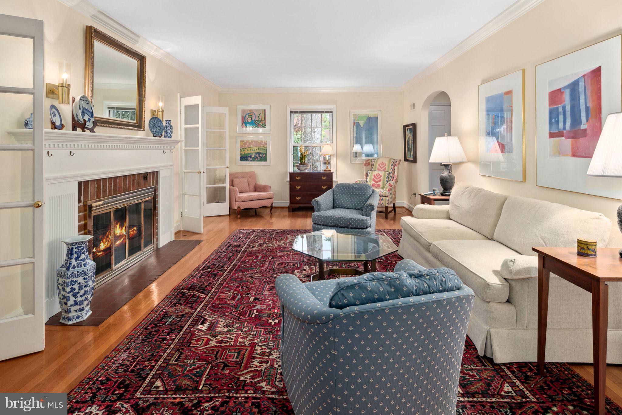 LYON VILLAGE - Residential