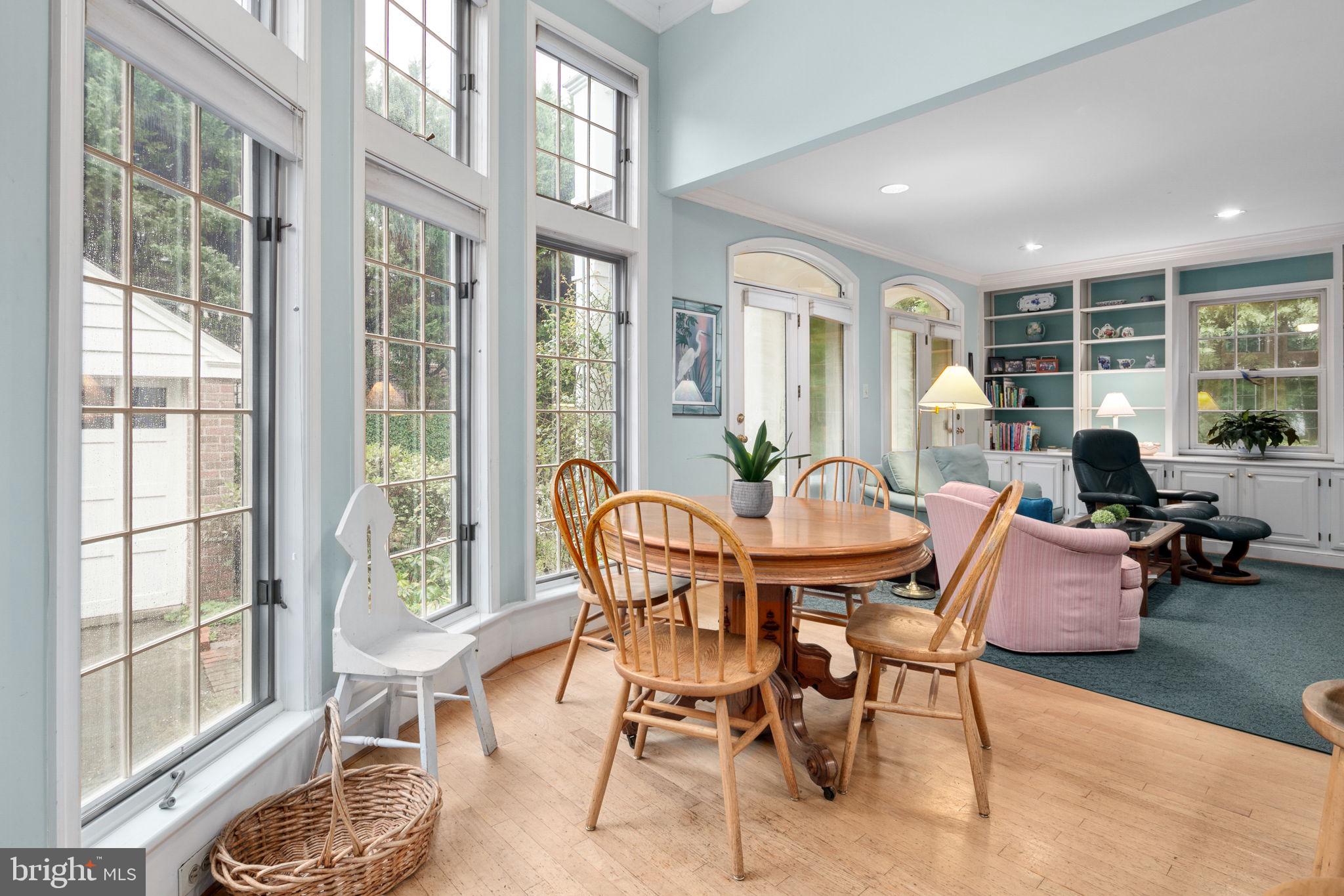 LYON VILLAGE - Residential