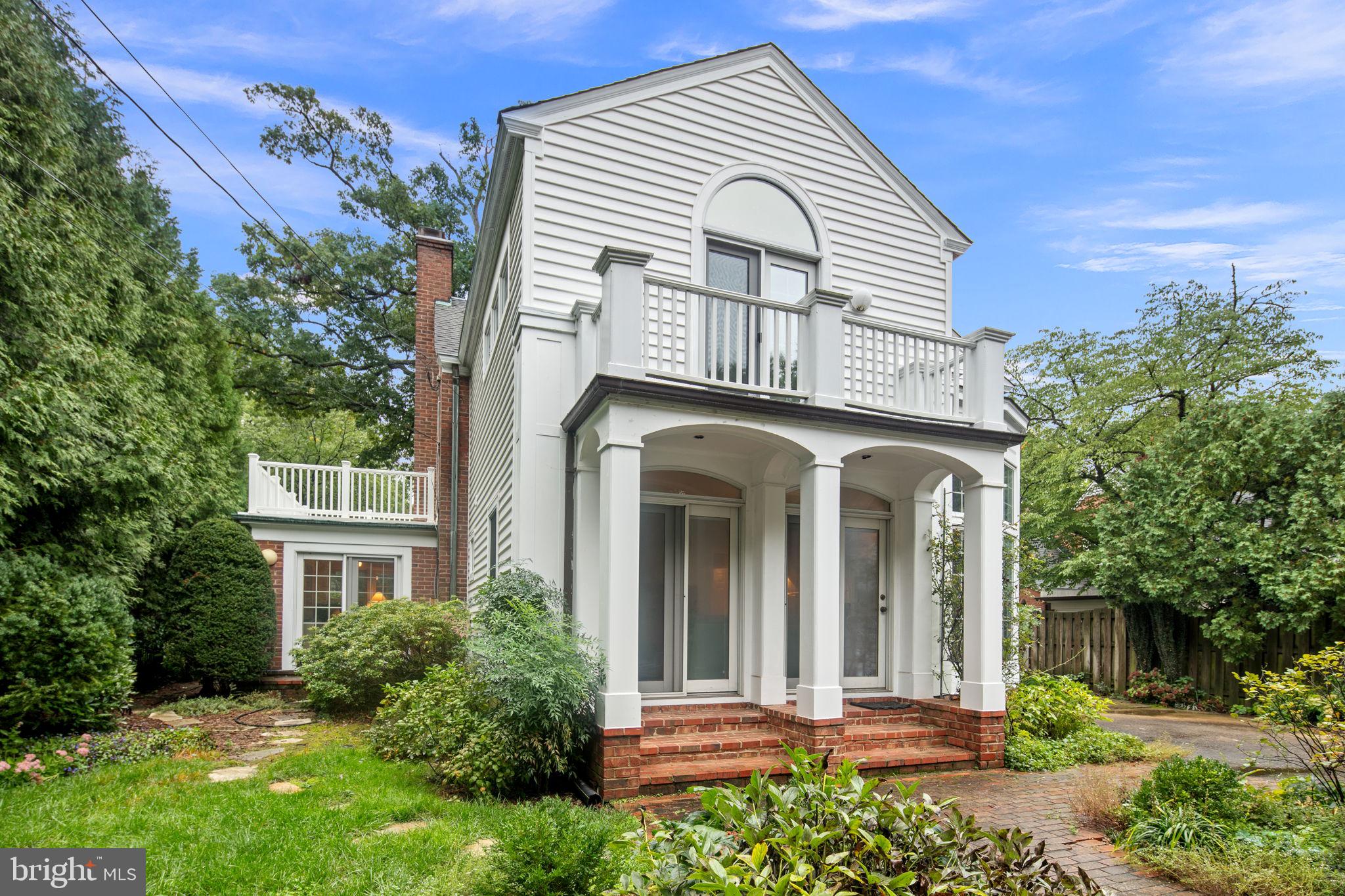 LYON VILLAGE - Residential