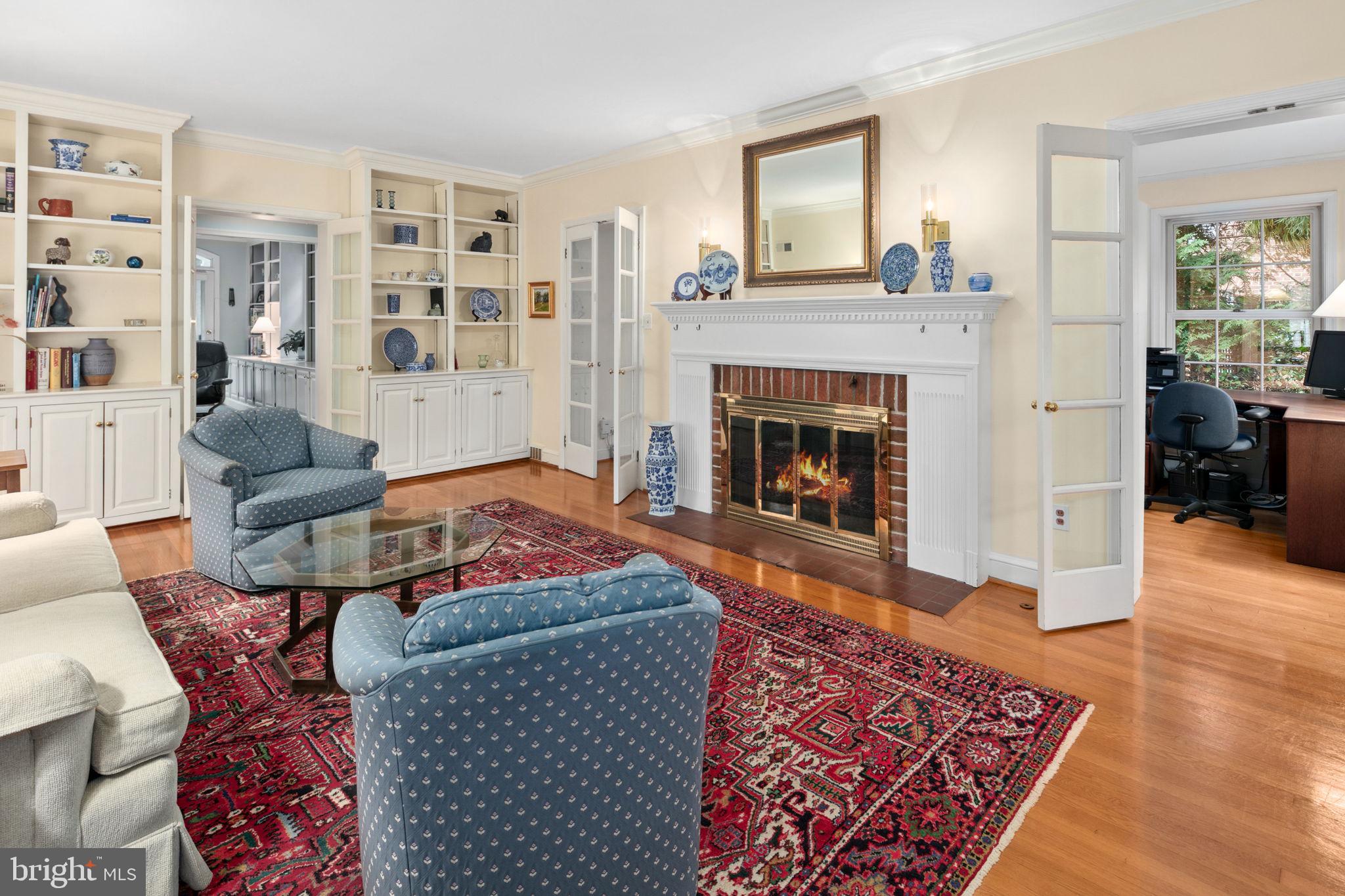 LYON VILLAGE - Residential