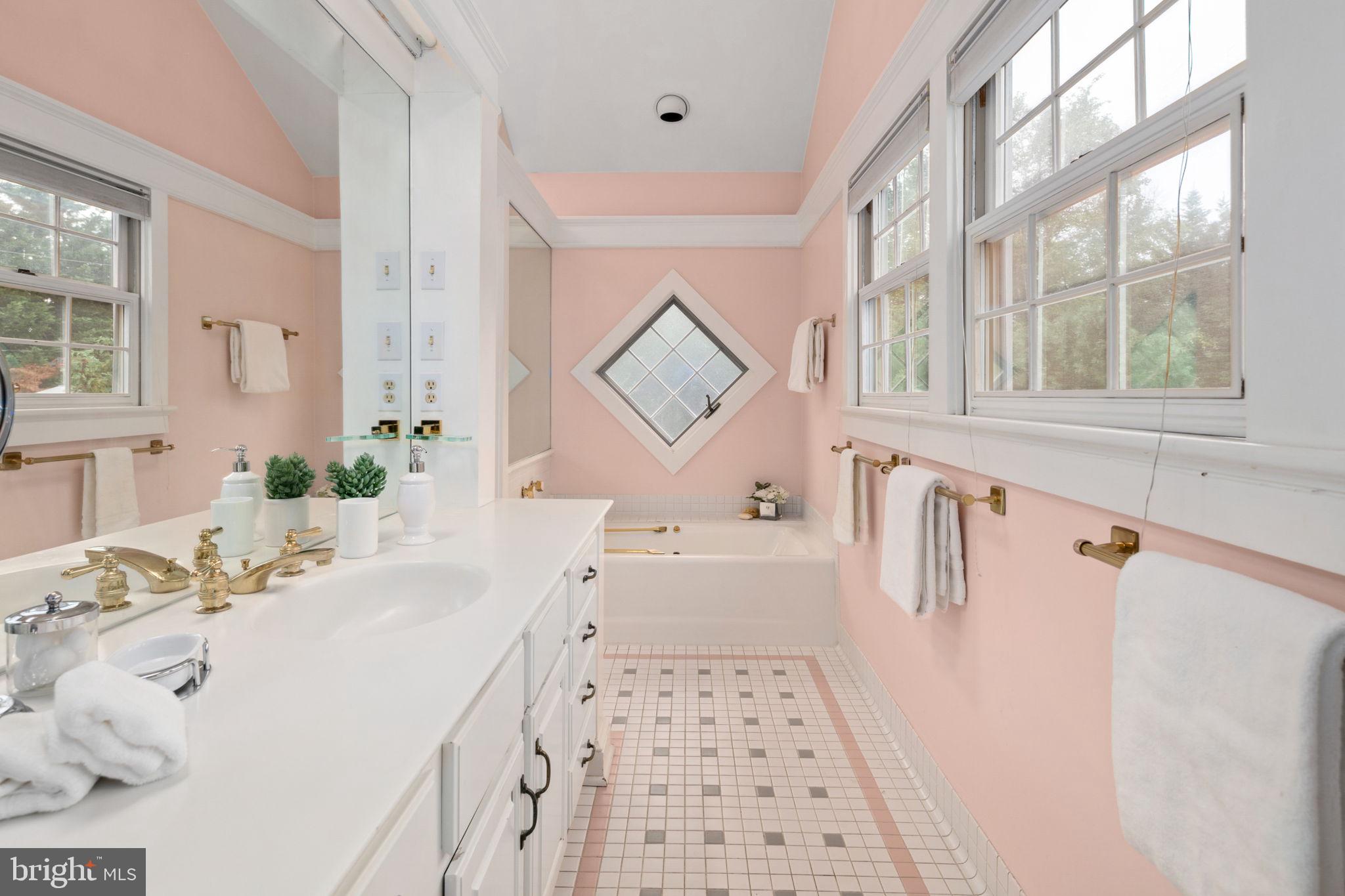 LYON VILLAGE - Residential