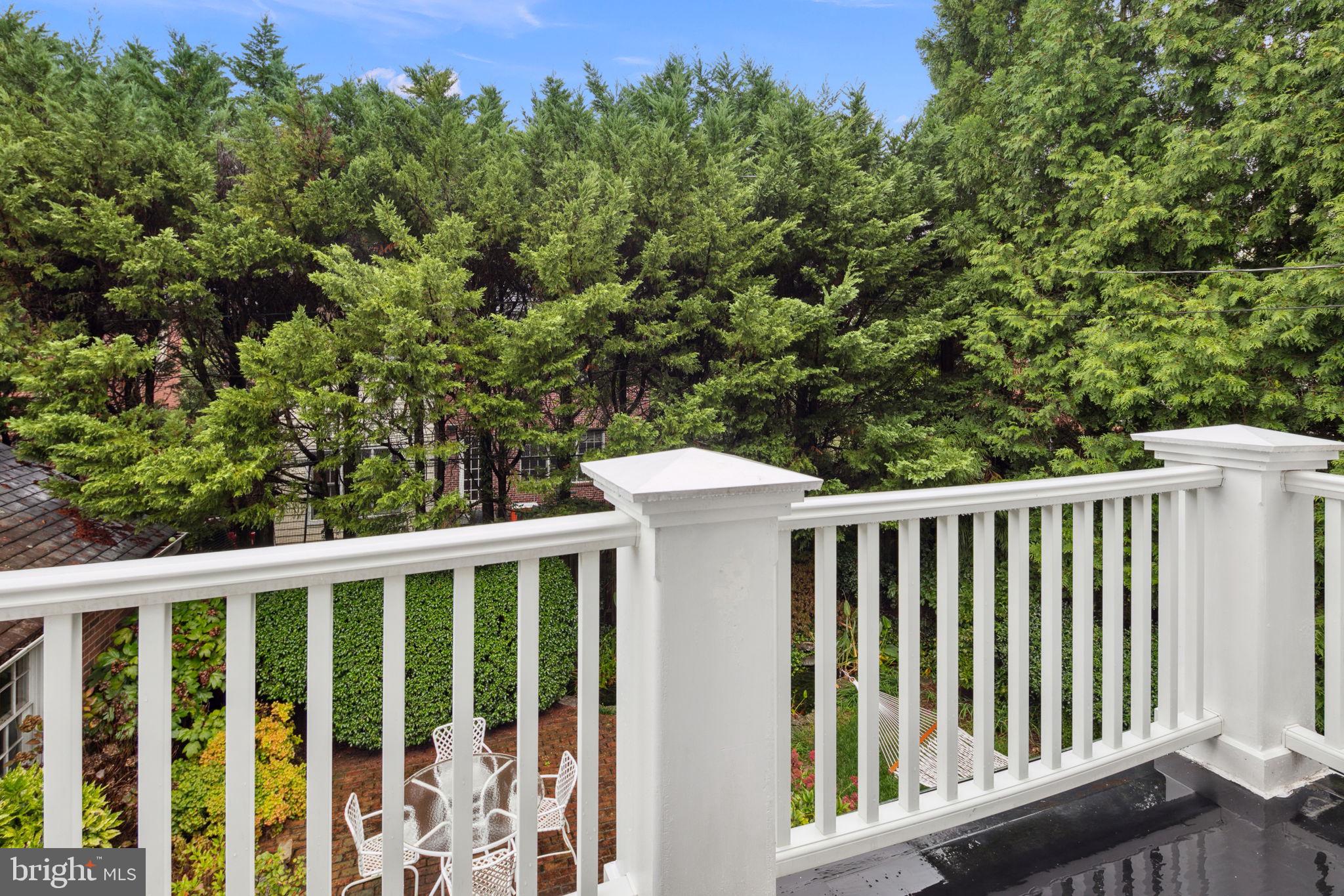 LYON VILLAGE - Residential