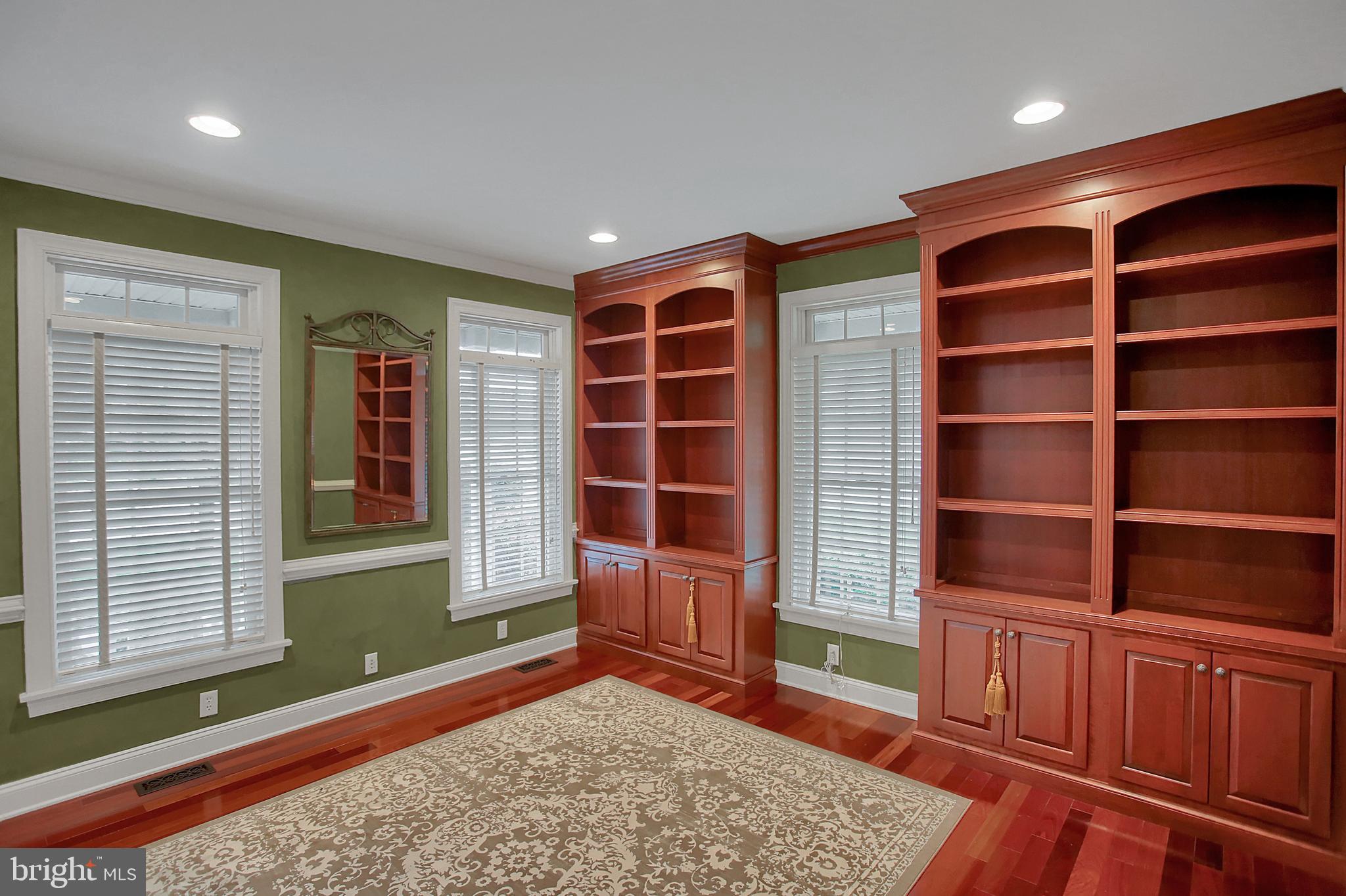 GREEN LANE MANOR - Residential