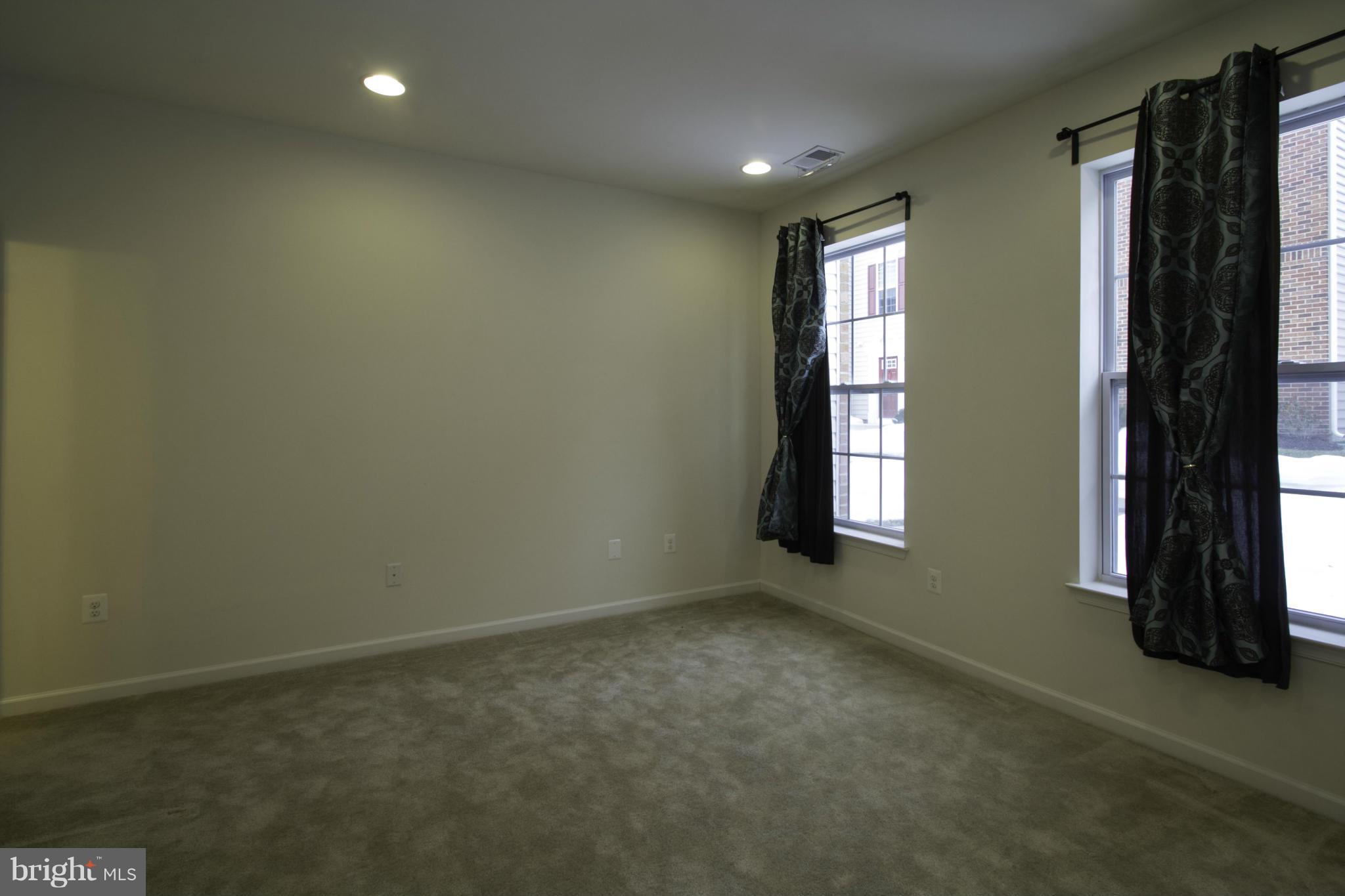 RED OAK CROSSING - Residential Lease