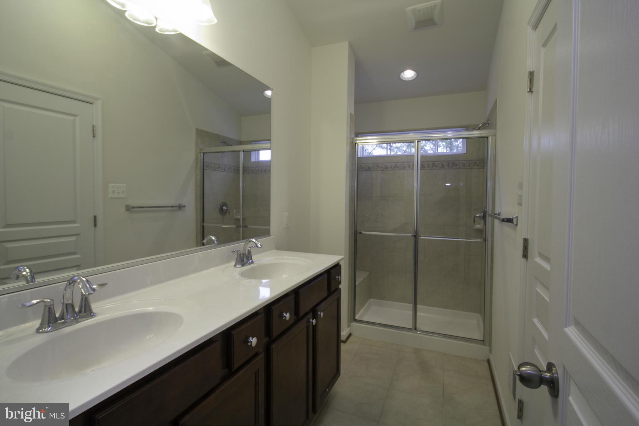 RED OAK CROSSING - Residential Lease