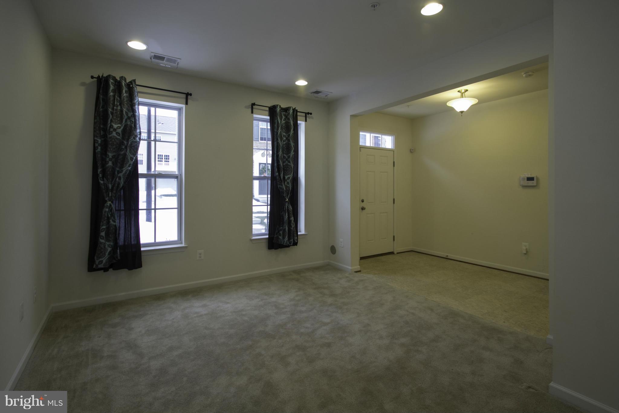 RED OAK CROSSING - Residential Lease