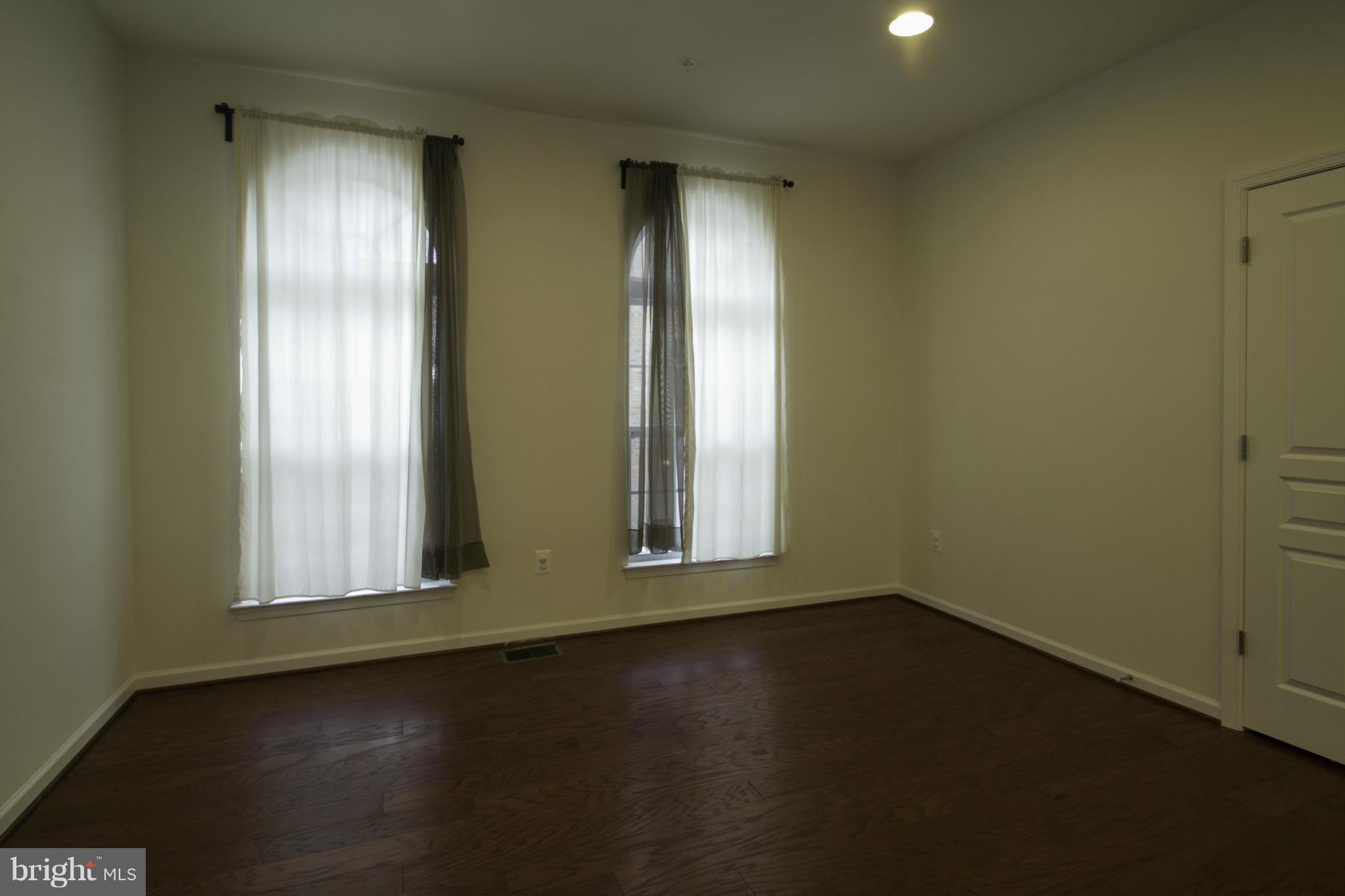 RED OAK CROSSING - Residential Lease