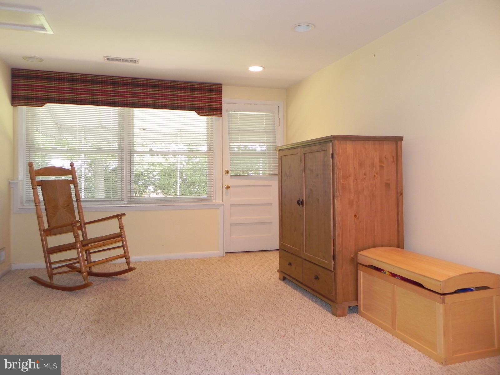 YORK MANOR - Residential Lease