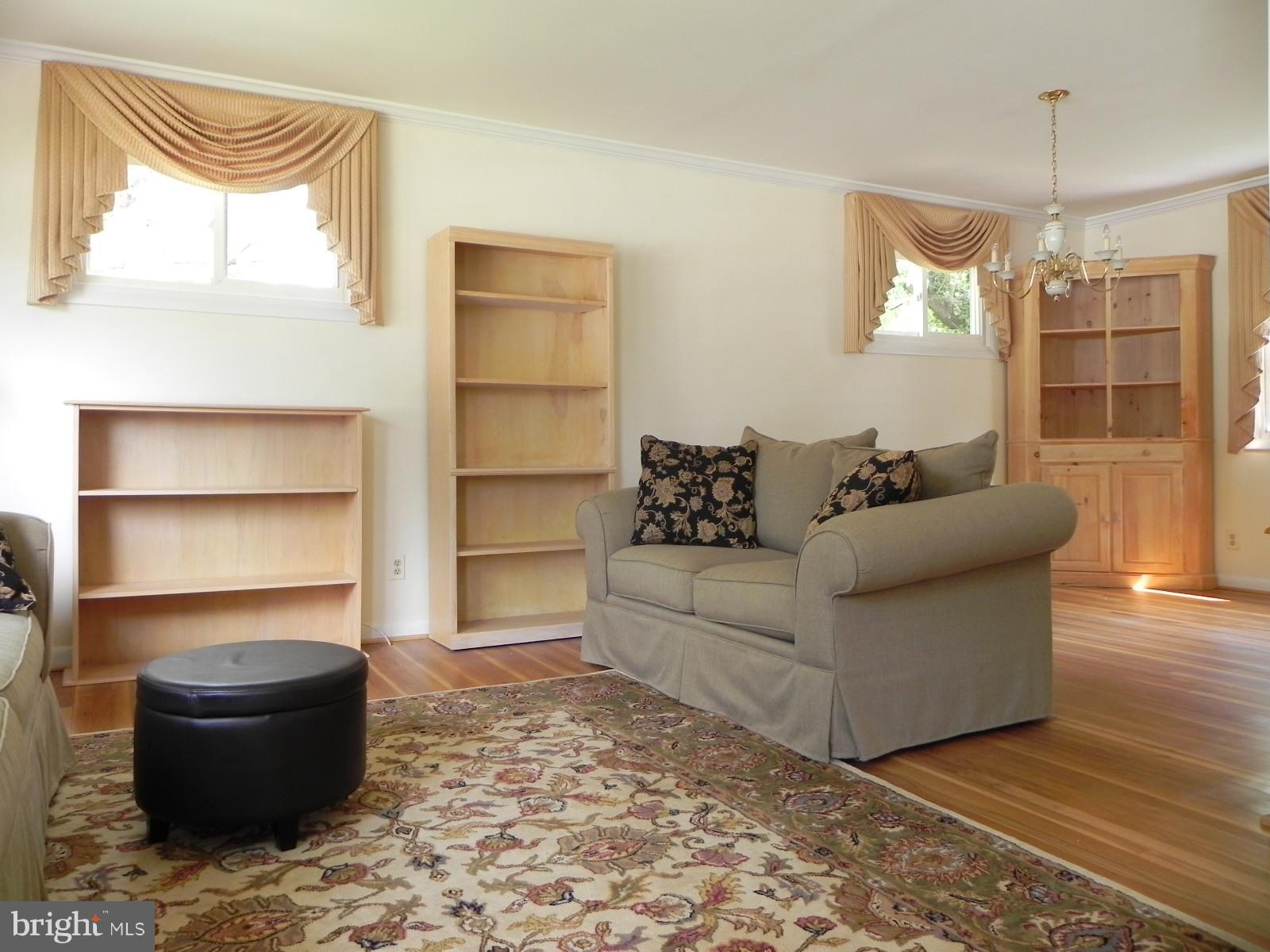 YORK MANOR - Residential Lease