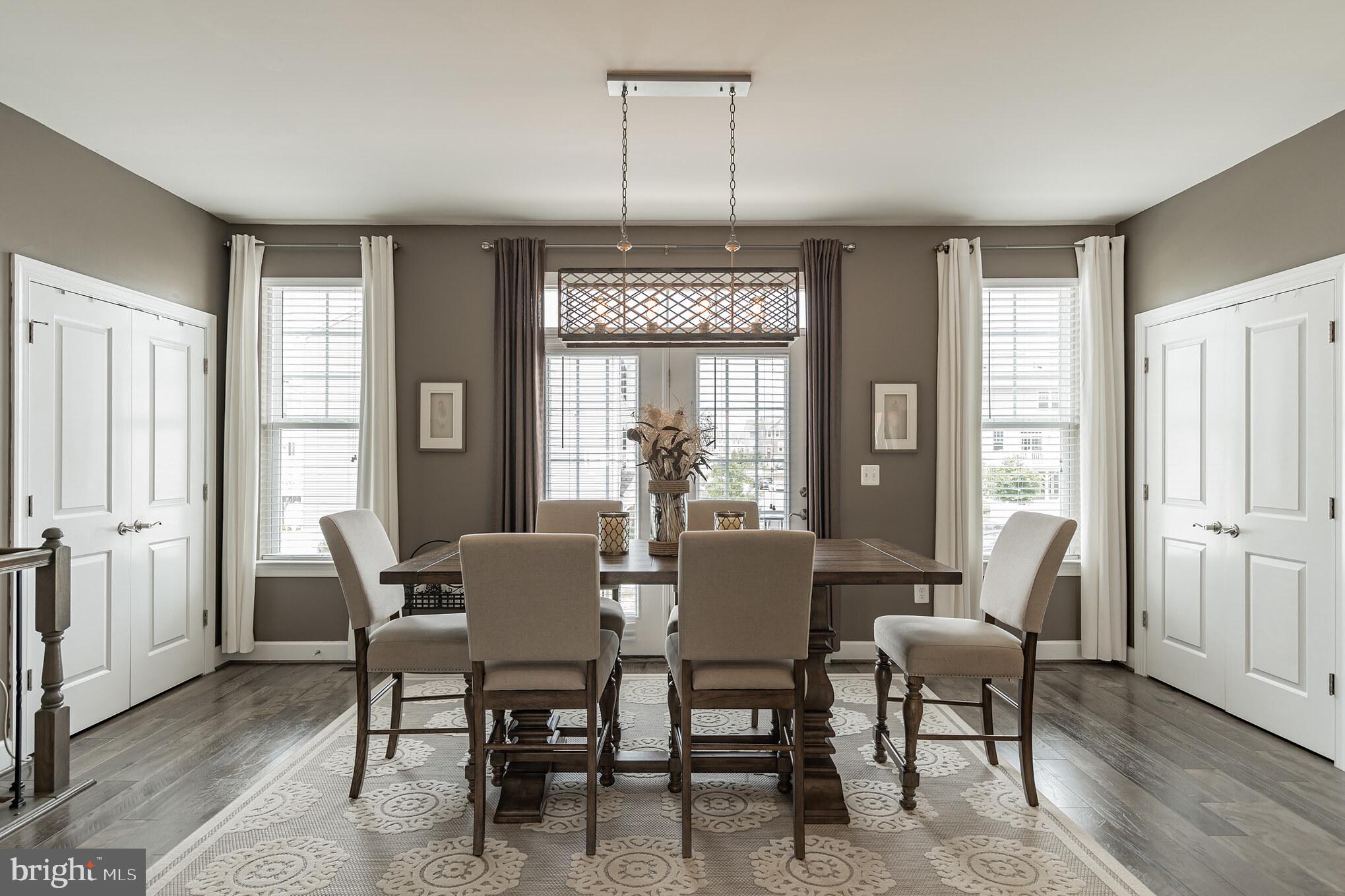 BRADLEY SQUARE - Residential