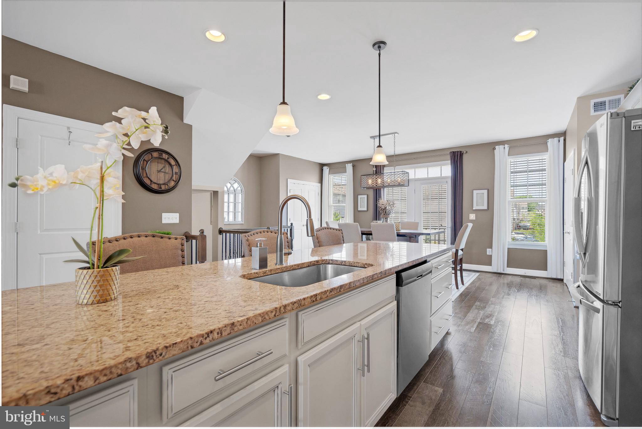 BRADLEY SQUARE - Residential