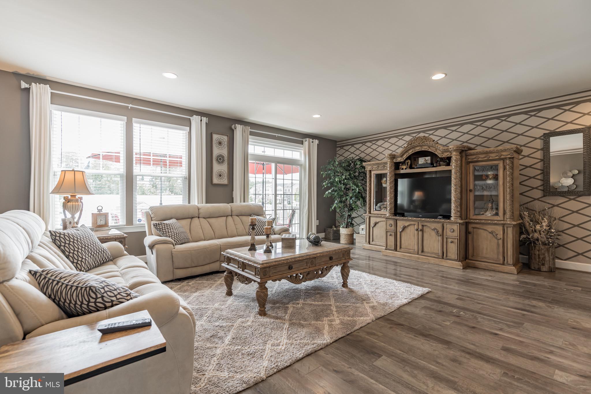 BRADLEY SQUARE - Residential