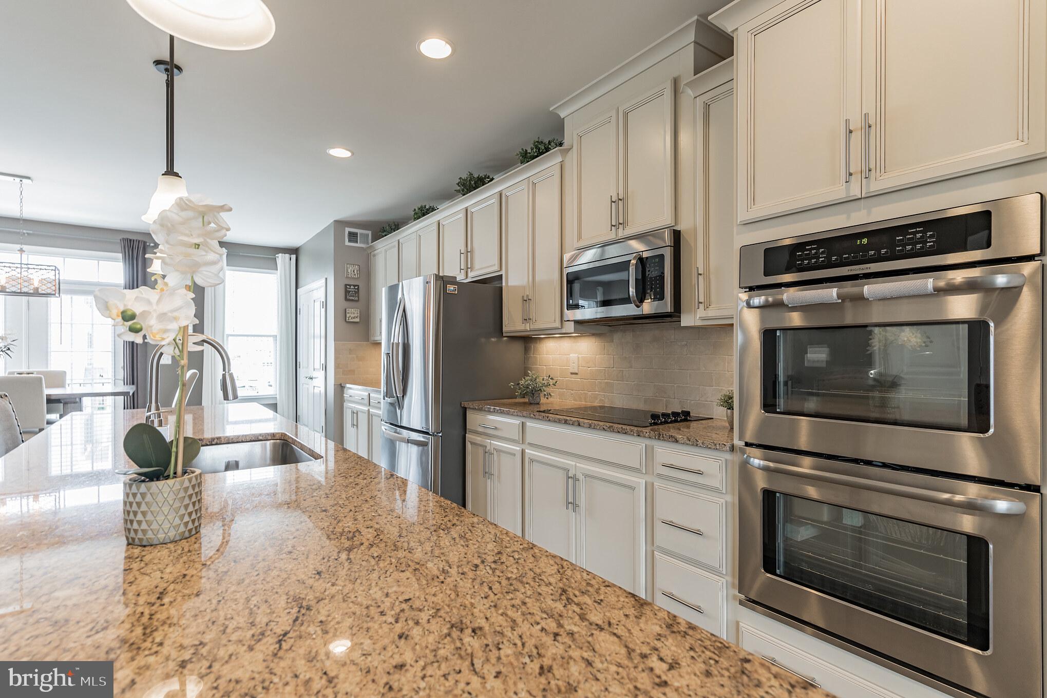 BRADLEY SQUARE - Residential