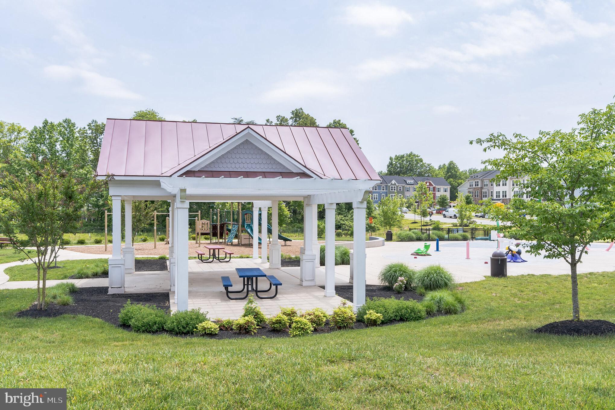 BRADLEY SQUARE - Residential