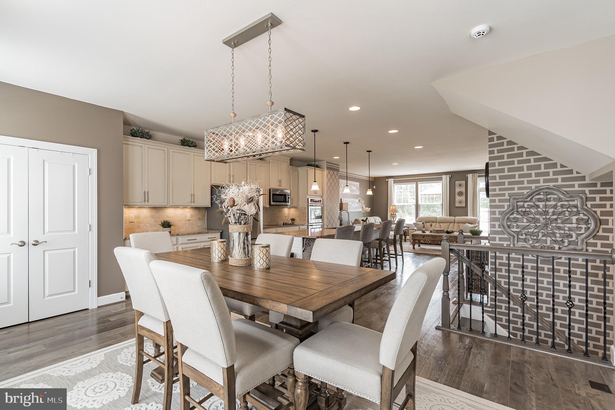 BRADLEY SQUARE - Residential