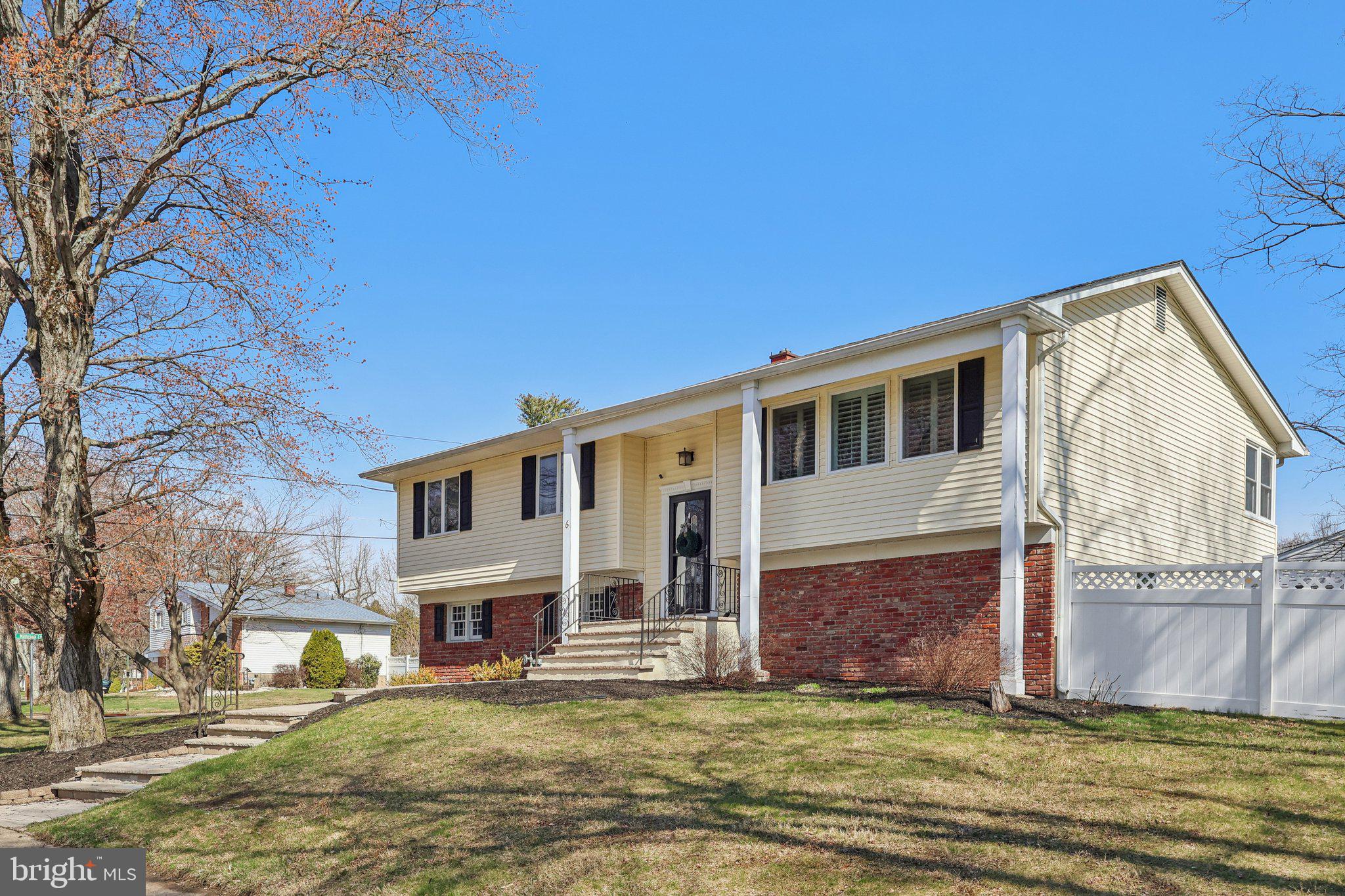 6 RYDAL DRIVE