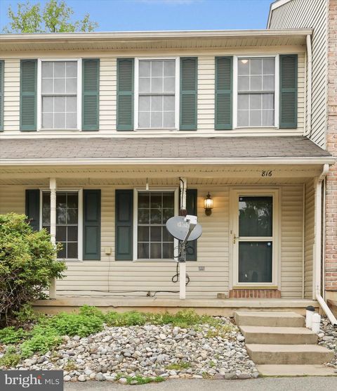 816 ROCKWOOD DRIVE ELIZABETHTOWN PA 17022