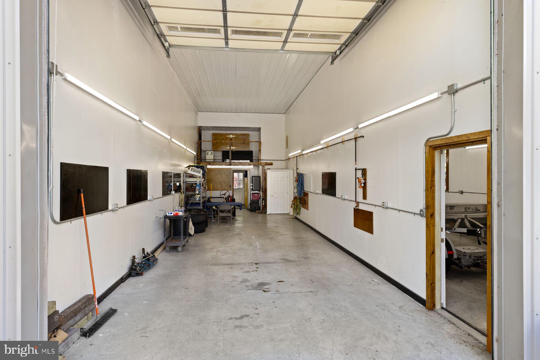 000 - Commercial Sale