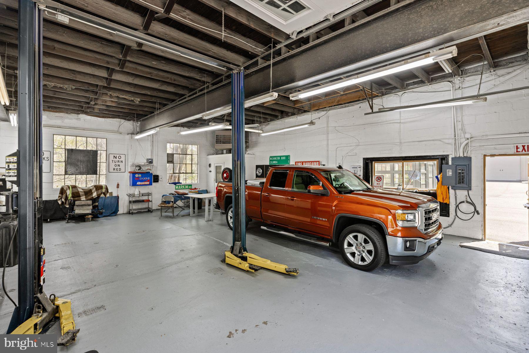 000 - Commercial Sale