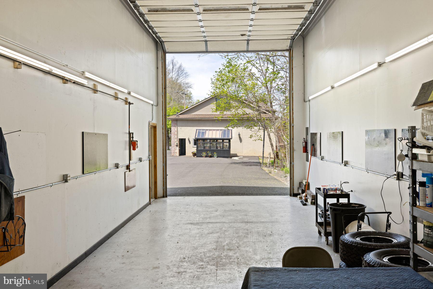 000 - Commercial Sale