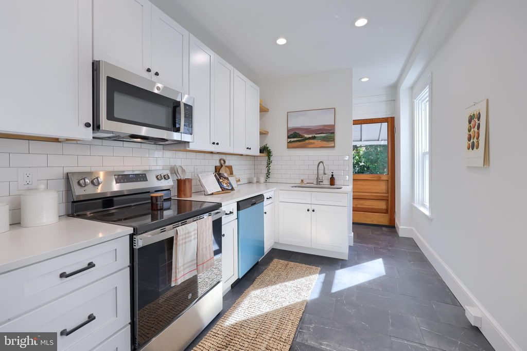 Photo of 512 W Frederick Street, Lancaster, PA 17603 (MLS # PALA2058112)