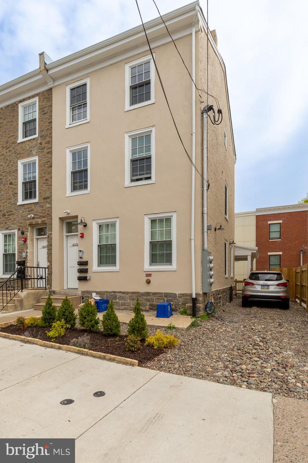 ROXBOROUGH - Residential Lease