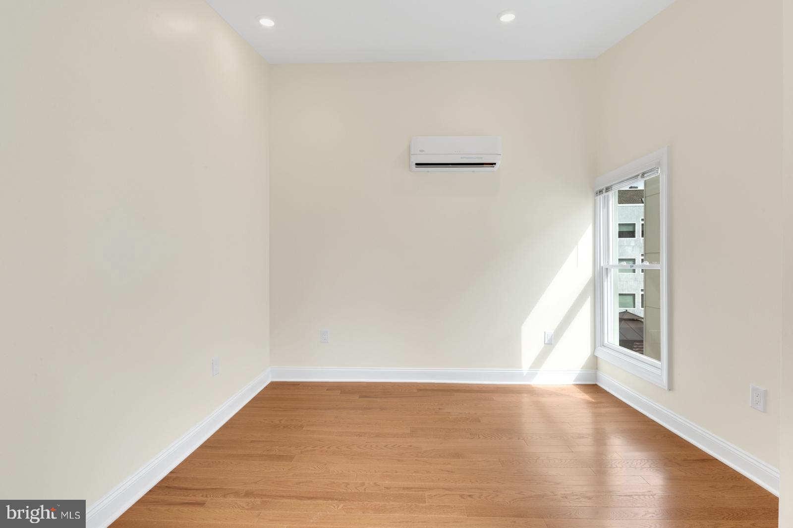 ROXBOROUGH - Residential Lease