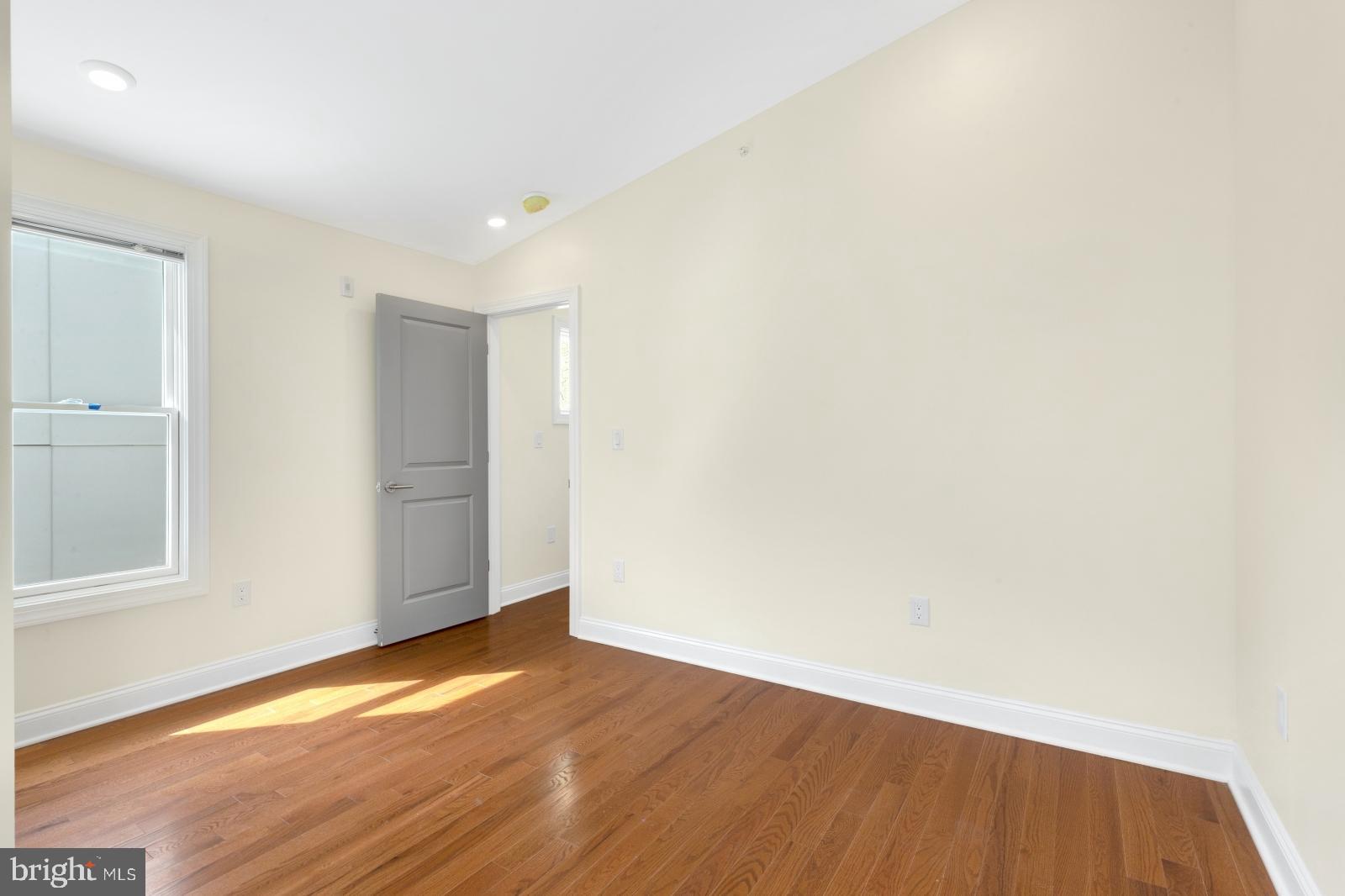 ROXBOROUGH - Residential Lease