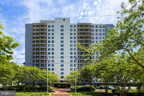 Photo of 801 N Pitt Street N #910, ALEXANDRIA, VA 22314 (MLS # VAAX2062190)