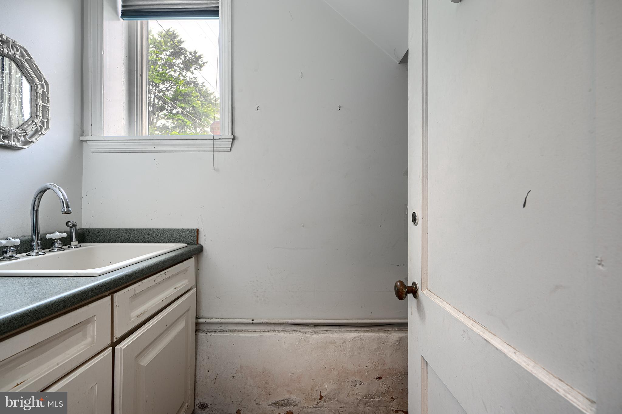 REISTERSTOWN - Commercial Sale