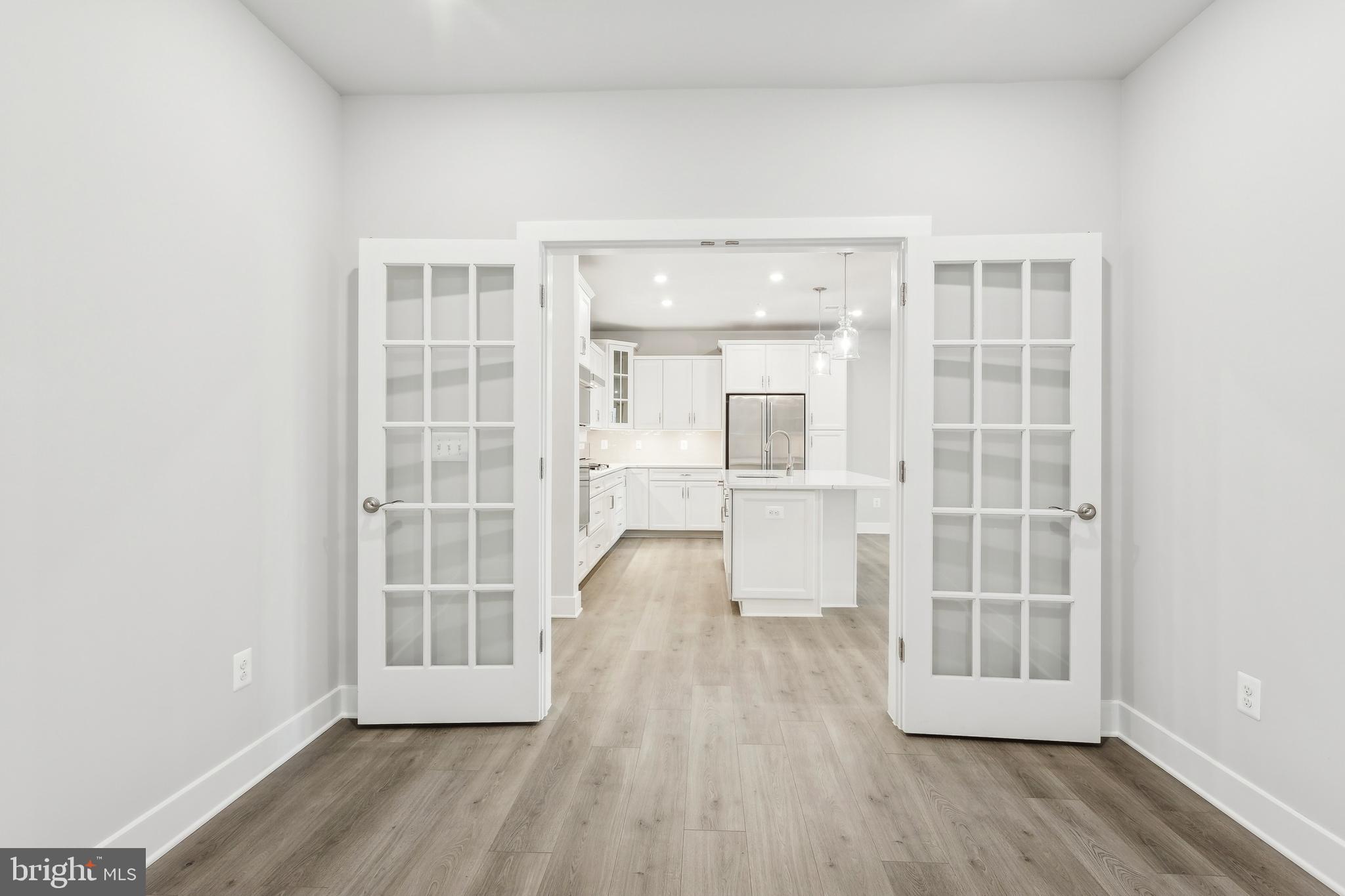 FOUR SEASONS AT KENT ISLAND - Residential