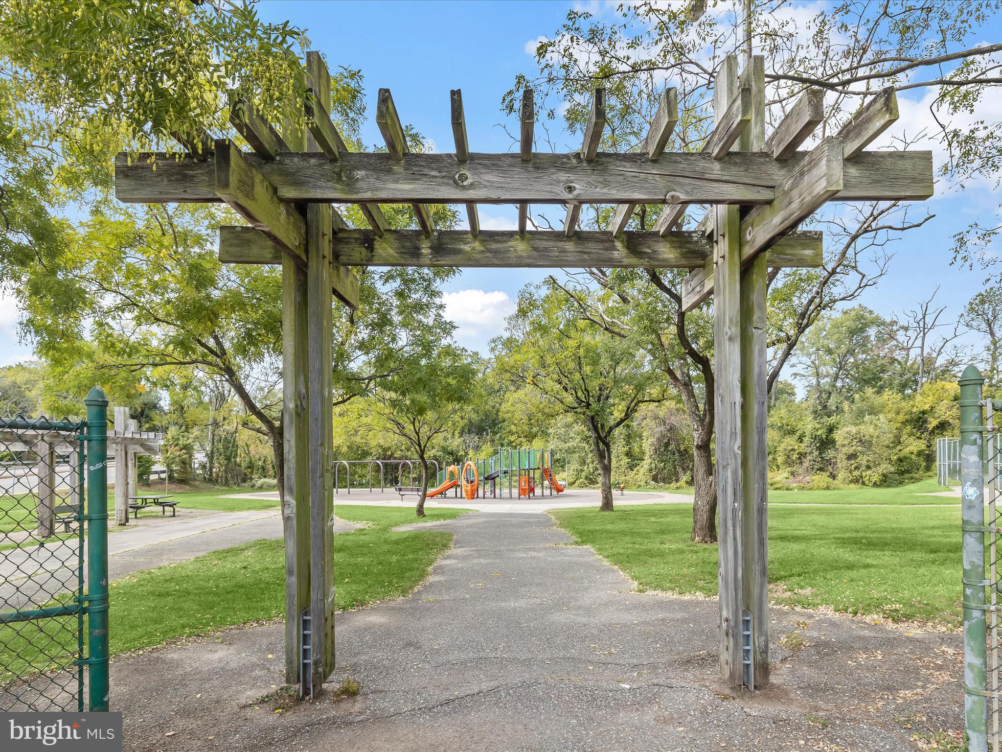 GLEN OAKS - Residential