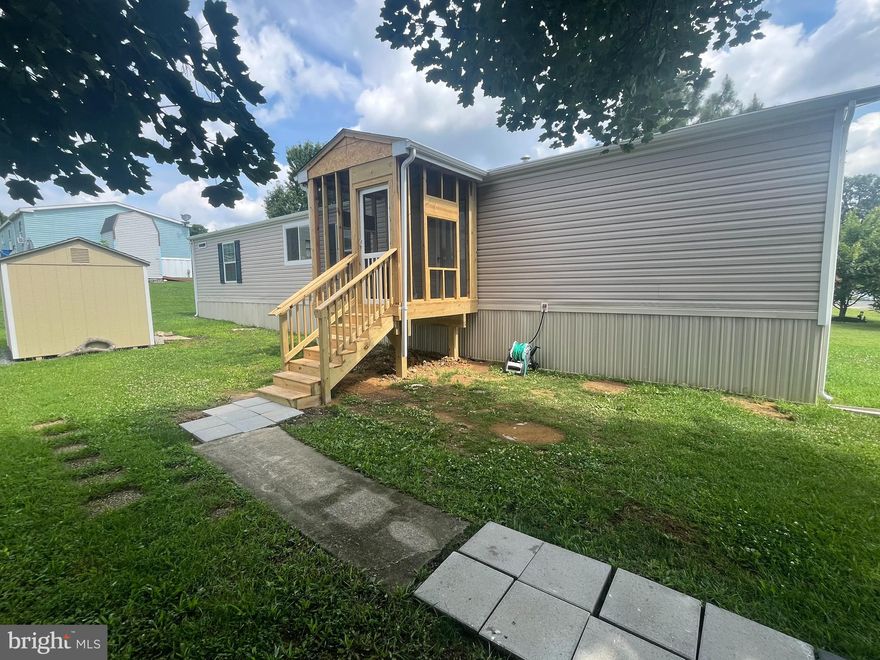 SELLER MOTIVATED! Discover modern living in this brand-new 2024 single-wide mobile home! Designed for comfort and efficiency, this gem offers turn-key convenience with stylish finishes throughout. Step inside to an open-concept layout, perfect for entertaining or relaxing. Enjoy a sleek kitchen, cozy bedrooms, and all the benefits of a low-maintenance lifestyle. This home is ideal for anyone seeking an affordable path to homeownership without sacrificing quality. Don't miss out on this fantastic opportunity – schedule your private tour today