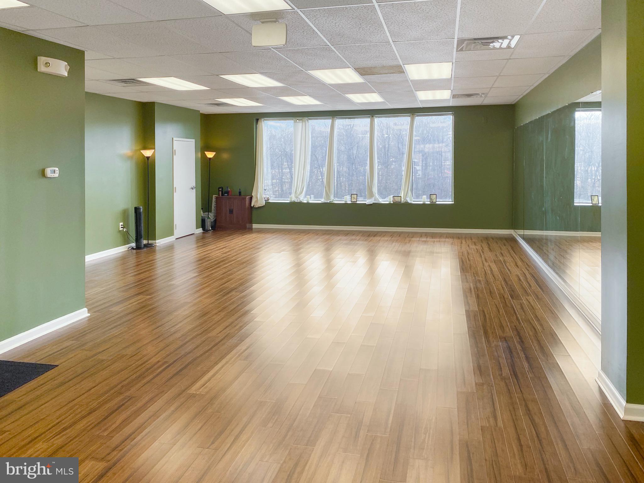 CENTRELEE BUSINESS PARK - Commercial Sale