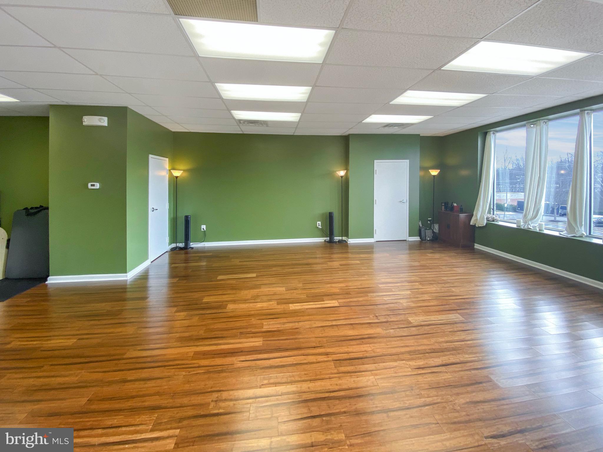 CENTRELEE BUSINESS PARK - Commercial Sale