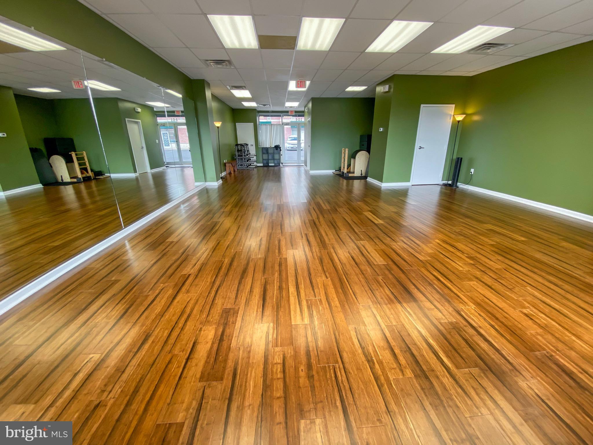 CENTRELEE BUSINESS PARK - Commercial Sale