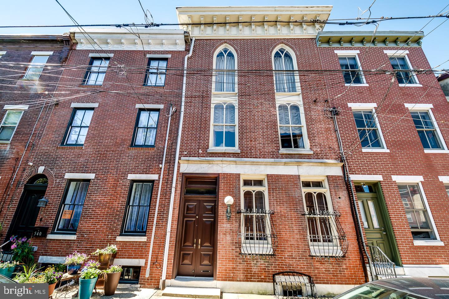 QUEEN VILLAGE - Residential