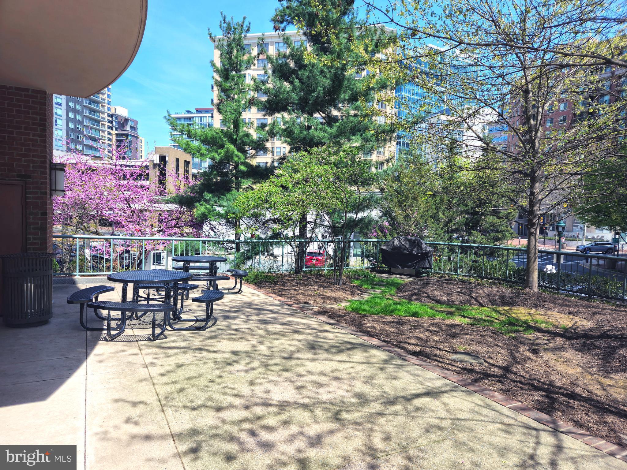 THE CHRISTOPHER - Residential