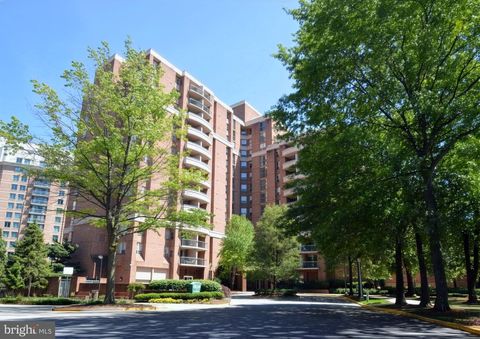 Photo of 4808 Moorland Lane #701, BETHESDA, MD 20814 (MLS # MDMC2225888)