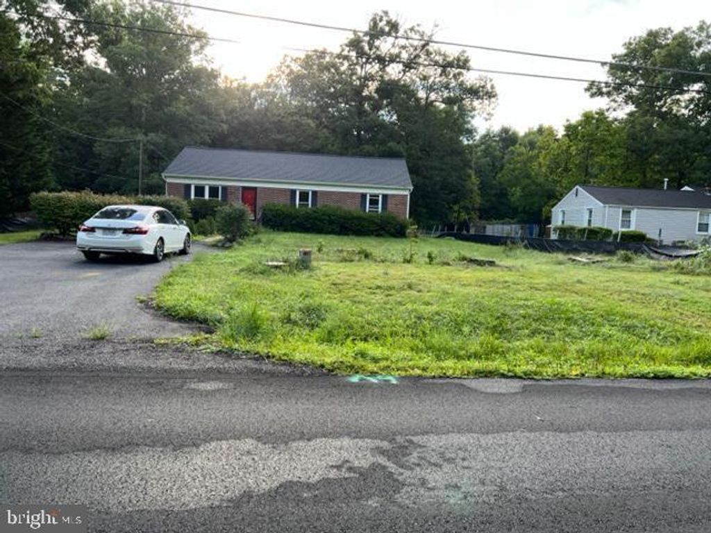 Photo of 5129 First Road, FAIRFAX, VA 22030 (MLS # VAFX2277426)