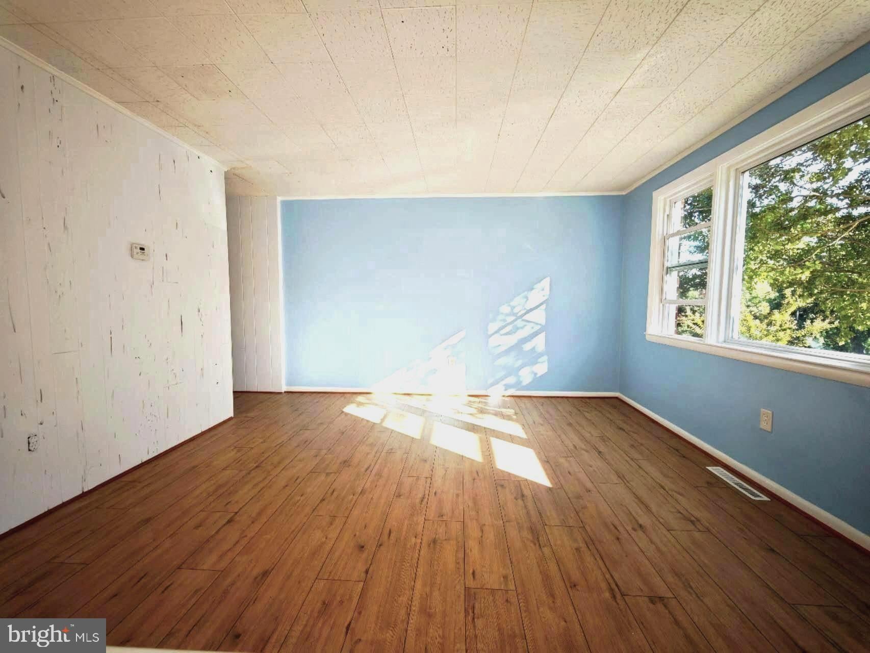 1006 CIRCLE DRIVE