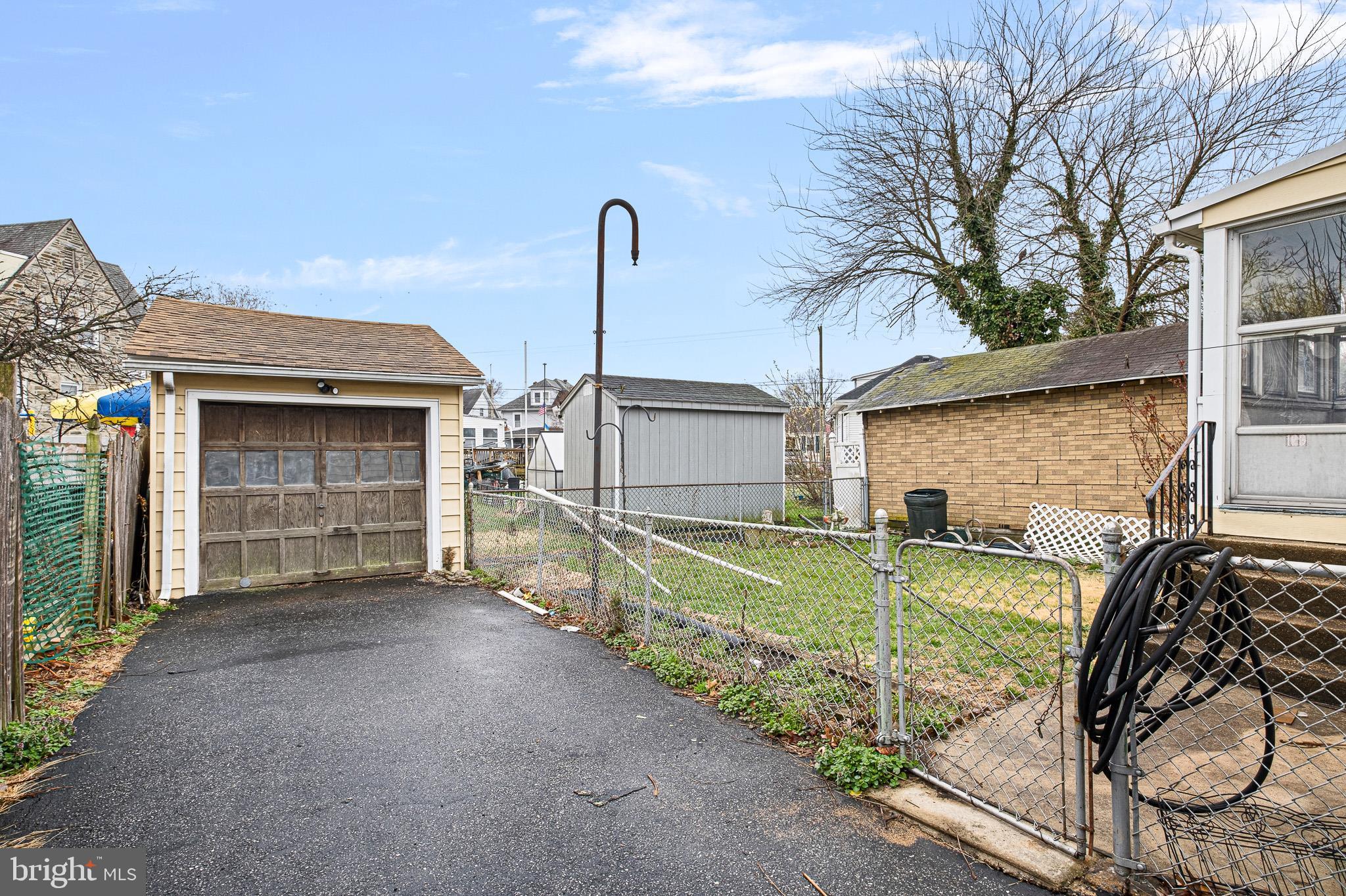 129 W LAUGHEAD AVENUE