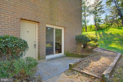 Photo of 1604 Renate Drive #T3, WOODBRIDGE, VA 22192 (MLS # VAPW2132982)