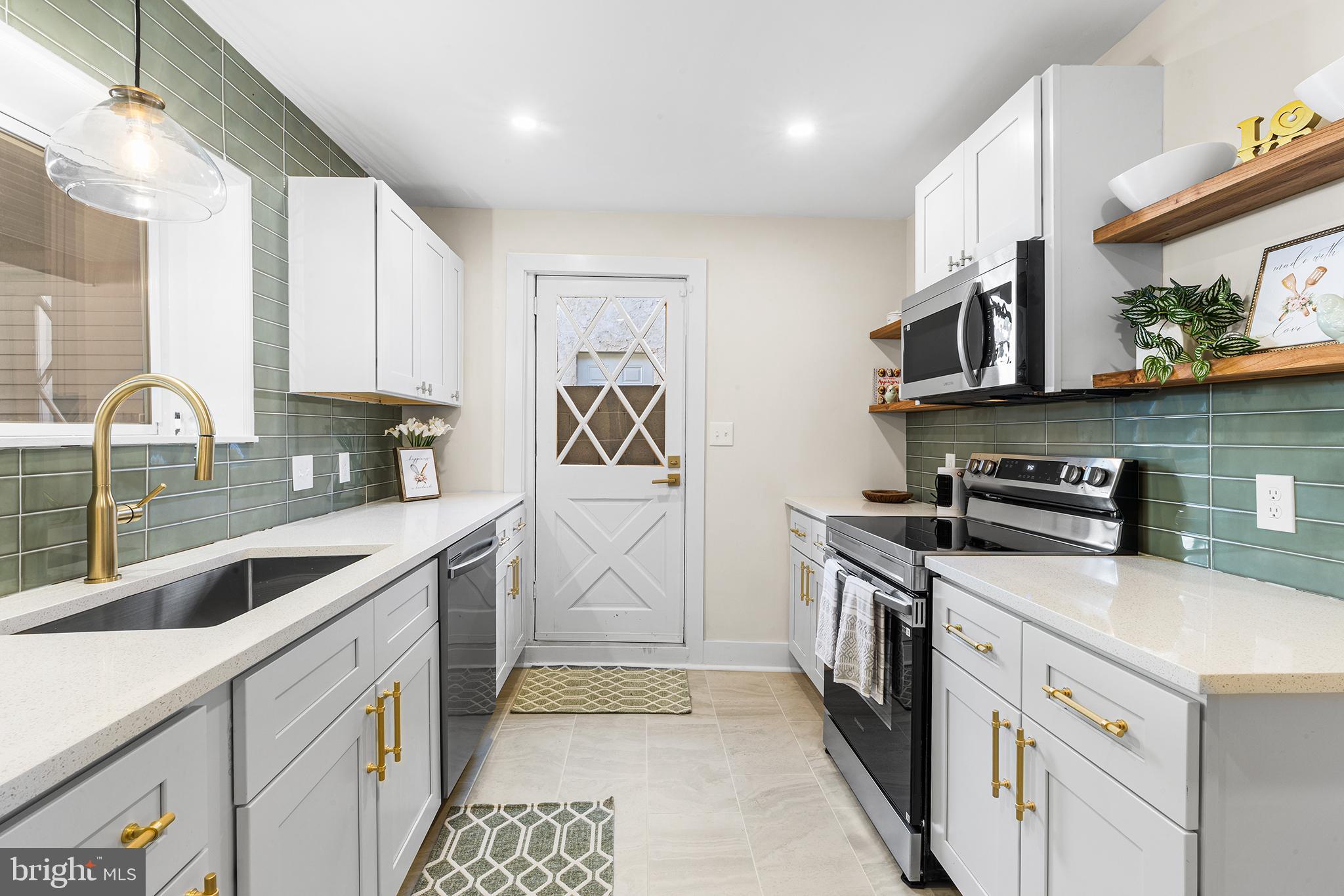 EAST KENSINGTON - Residential