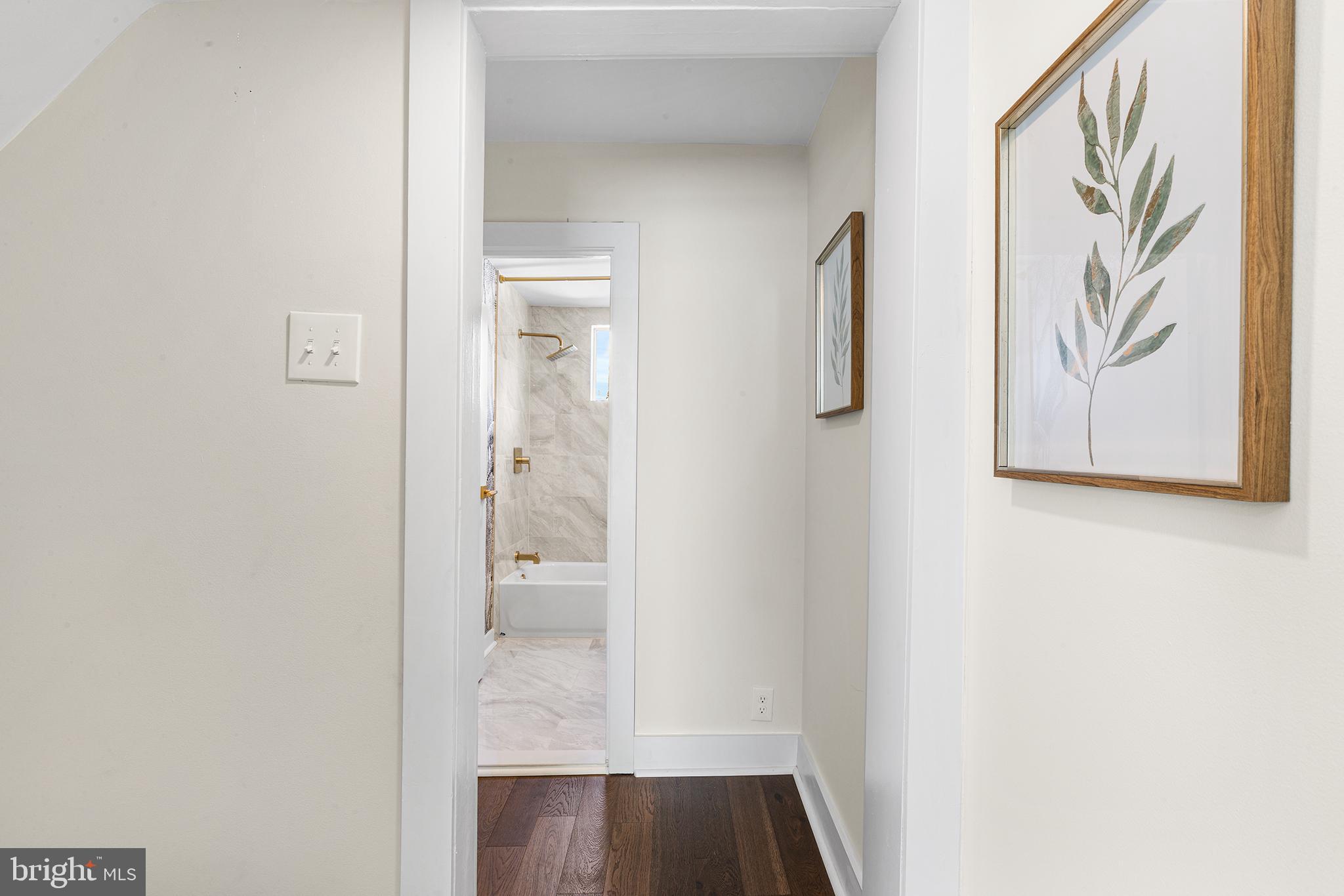 EAST KENSINGTON - Residential